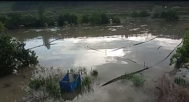 Ankara Çayı taştı: Yükselen sular sebebiyle 4 kişi alanda mahsur kaldı