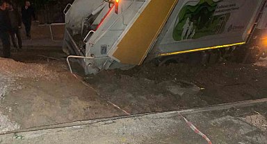 Ankara'da çamura saplanan çöp kamyonu işçilerin üzerine devrildi