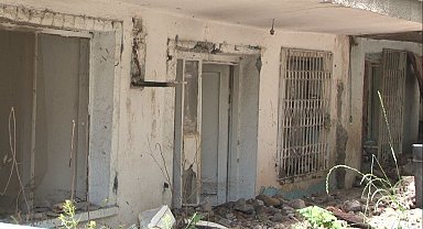 Ankara'da istinat duvarı gecekondu üzerine çöktü, aile şans eseri kurtuldu