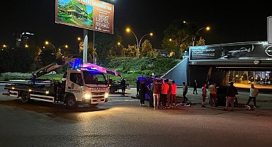 Ankara'da servis ile otomobil çarpıştı: 3 yaralı