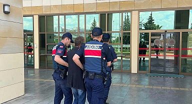Antalya'da 41 ayrı suçtan 24 yıl 5 ay hapis cezasıyla aranan firari yakalandı