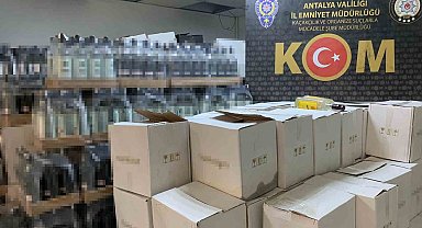 Antalya'da bir otelde 6 bin 919 şişe sahte alkol ele geçirildi