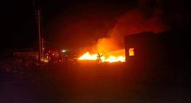 Antalya'da çöp ve hurdalık yangını korkuttu