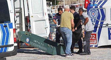 Antalya'da deniz yüzeyinde erkek cesedi bulundu