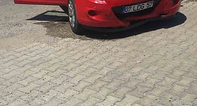 Antalya'da otomobiller çarpıştı: 2 yaralı