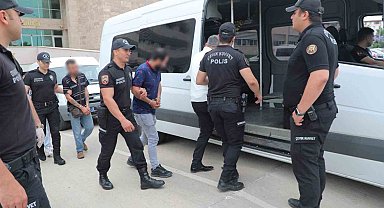 Antalya'da polis tarafından aranan 60 firari yakalandı