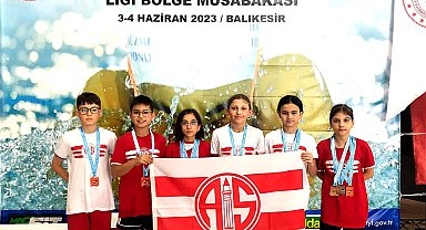 Antalyaspor'un minik kulaçları ilk ulusal yarışta kürsüye uzandı