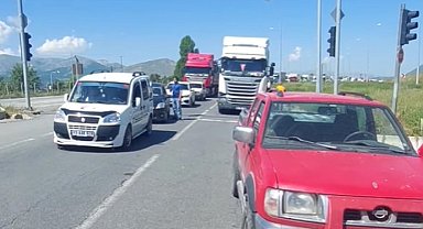 Aracında bomba olduğunu söyleyen alkollü sürücü ekipleri alarma geçirdi