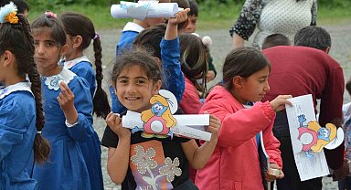 Ardahan'da öğrencilerin karne heyecanı