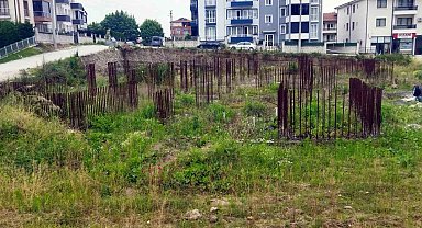 Arifiye'de sağlık ocağı inşaatı çürümeye terk edildi