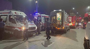 Arnavutköy'de 5 katlı binanın çatı katında yangın çıktı