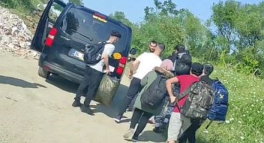 Arnavutköy'de VİP taksiyle mültecileri ormanlık alana bıraktılar