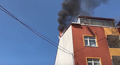 Arnavutköy'de yangında ilginç anlar: Genç kızı kurtardı, sigara yakıp itfaiyeyi bekledi