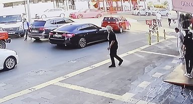 Ataşehir'de cadde ortasında silahlı saldırı kamerada