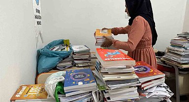 Atık kağıtlardan elde edilen gelirle çocuklara bayramlık alınıyor