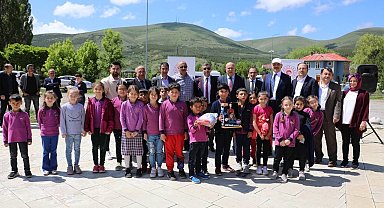 Atık pil toplama yarışmasında şampiyon olan okullar ödüllerine kavuştu