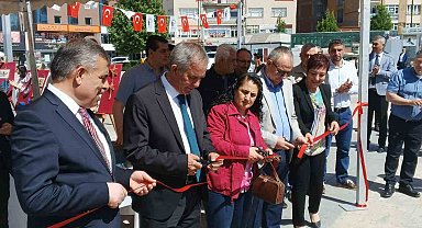 Atık ürünleri toplayıp sergi açtılar