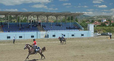 Atlı cirit heyecanı Selendi'de başladı