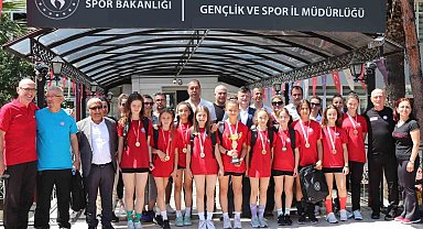 Aydın Gençlik ve Spor İl Müdürü Fillikçioğlu şampiyon öğrencileri ağırladı
