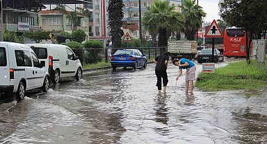 Aydın yağmura teslim oldu, şehir yaz ortasında kışı yaşadı