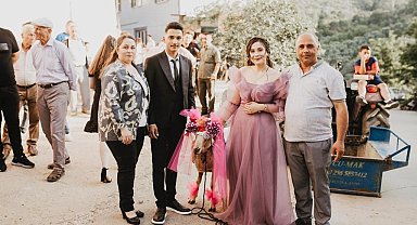 Aydın'da 'Gelin adayına süslü koç gönderme' geleneği devam ediyor