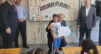 Aydınlı çocuklar karne sevincini depremzede arkadaşları ile paylaştı