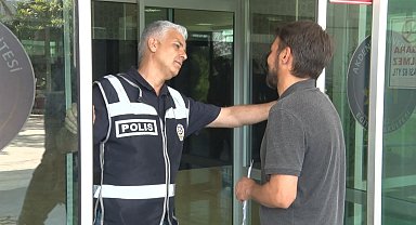 AYT'ye 7 dakika geç kaldı, kapıyı açtırsa da içeri girmeyi başaramadı