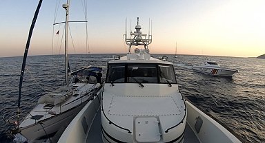 Ayvacık açıklarında rotası İtalya olan yelkenli teknede 57 kaçak göçmen yakalandı