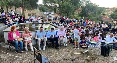 Ayvacık'ta 500 kişi aynı anda kitap okudu