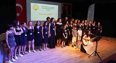 Ayvalık Belediye Tiyatrosu'na iki ödül daha geldi