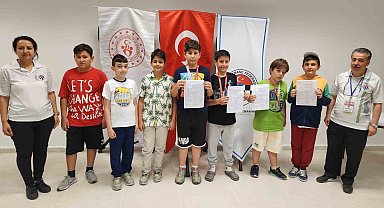 Babalar Günü'ne özel satranç turnuvasında madalyalar sahibini buldu