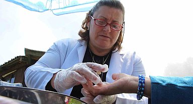 Babasını kaybettiği yaylada hastalara şifa oluyor