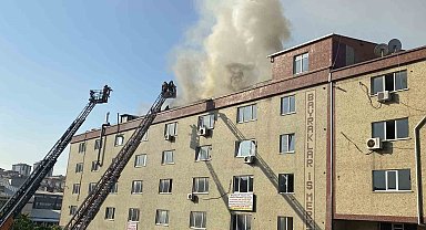 Bağcılar'da 5 katlı iş merkezinde korkutan yangın