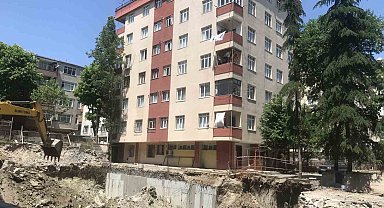 Bağcılar'da bir bina çökme riski dolayısıyla tahliye edildi