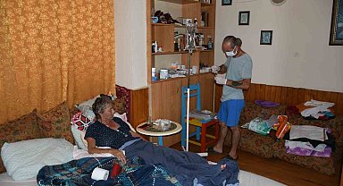 Bağırsakları dışarıda yaşam mücadelesi veriyor