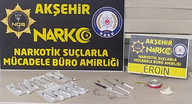 Bahçe arasında uyuşturucu kullanırken polise yakalandılar