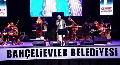 Bahçelievler'de Babalar Günü nedeniyle Cengiz Kurtoğlu rüzgarı esti