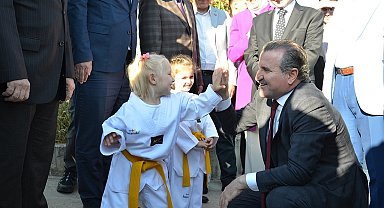 Bakan Bak öğrencileri GSB Spor Okullarına davet etti