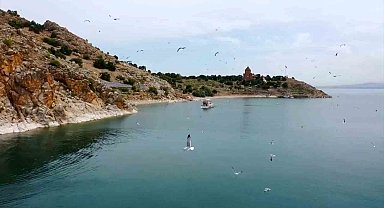 Bakan Özhaseki'den Van Gölü paylaşımı