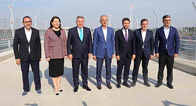 Bakan Uraloğlu, Adana 15 Temmuz Şehitler Köprüsü'nde incelemelerde bulundu