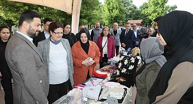 Bakan Yanık Kağıthaneli üreten kadınlarla bir araya geldi