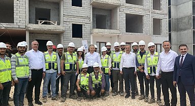 Bakan Yerlikaya, kalıcı deprem konutlarını inceledi