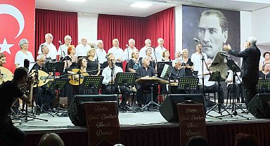 Balıkesir'de amatörler korosu izleyenleri coşturdu