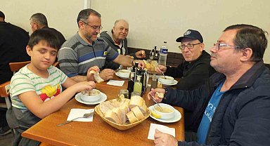 Balıkesir'de sezonun son 'Sabah Namazı Buluşması' tarihi camide yapıldı