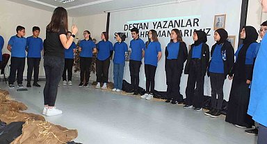 Balıkesirli öğrenciler destan yazan kahramanları canlandırdı