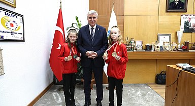 Balkan şampiyonu gençlere bisiklet hediyesi