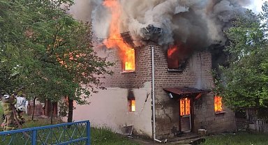 Bartın'da iki katlı ev alevlere teslim oldu