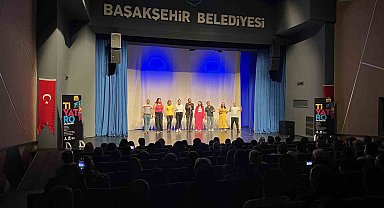 Başakşehir'in yetişkin tiyatro öğrencilerinden bir gecede 2 oyun