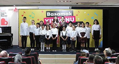 BASAMAK kursiyerleri yıl sonu gösterileriyle sahnede
