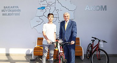 Başarılı öğrencilere Başkan Yüce'den jest